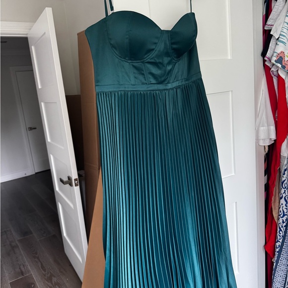 Blue Pleated Midi Dress Sweetheart Neckline - Picture 3 of 5